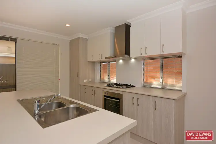 3/2 Redheart Road, Carramar WA 6031