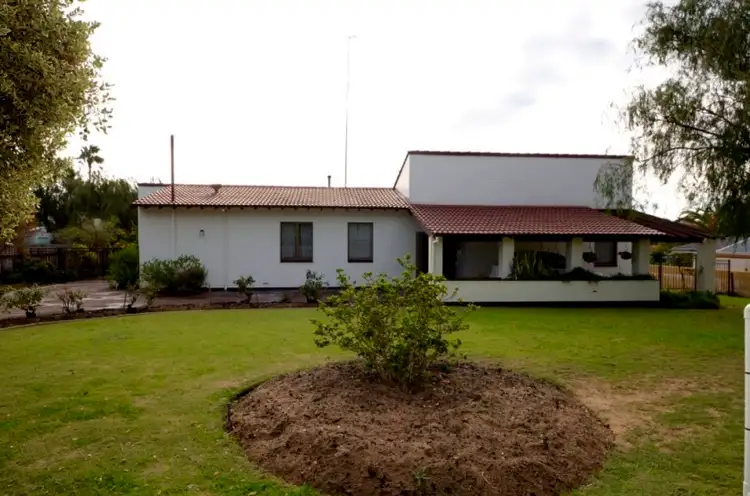 4 Waratah Crescent, South Bunbury WA 6230