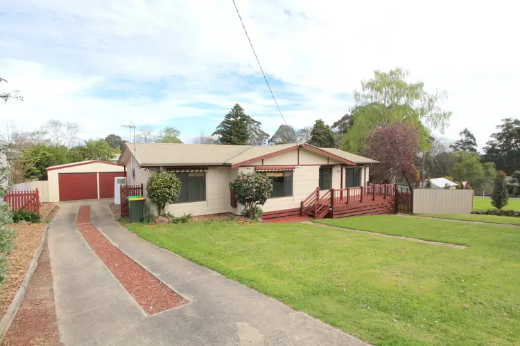 2 Scarlett Street, Mirboo North VIC 3871