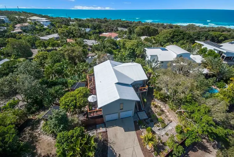 3 Coconut Grove, Castaways Beach QLD 4567