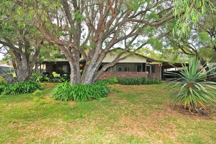 8 Marine Terrace, Little Grove WA 6330