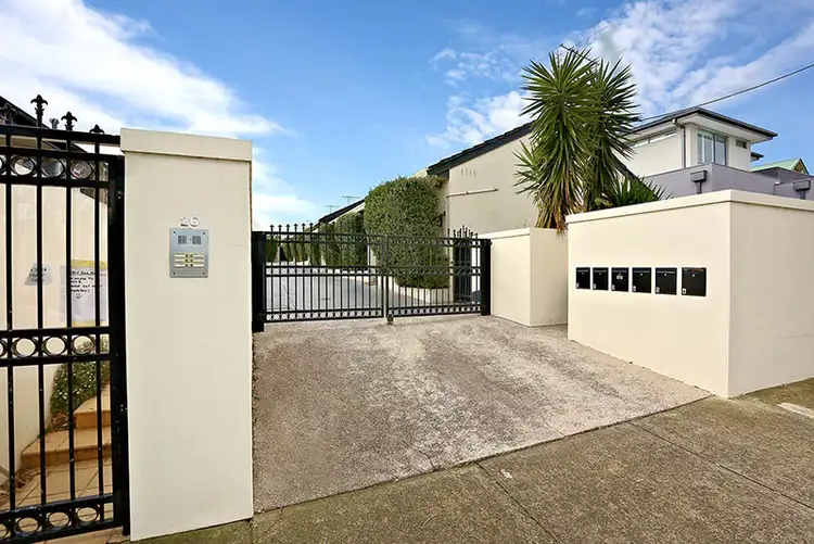 6/26 Irvine Crescent, Brunswick West VIC 3055