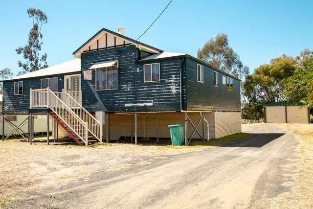 8 QUINTIN STREET, Roma QLD 4455
