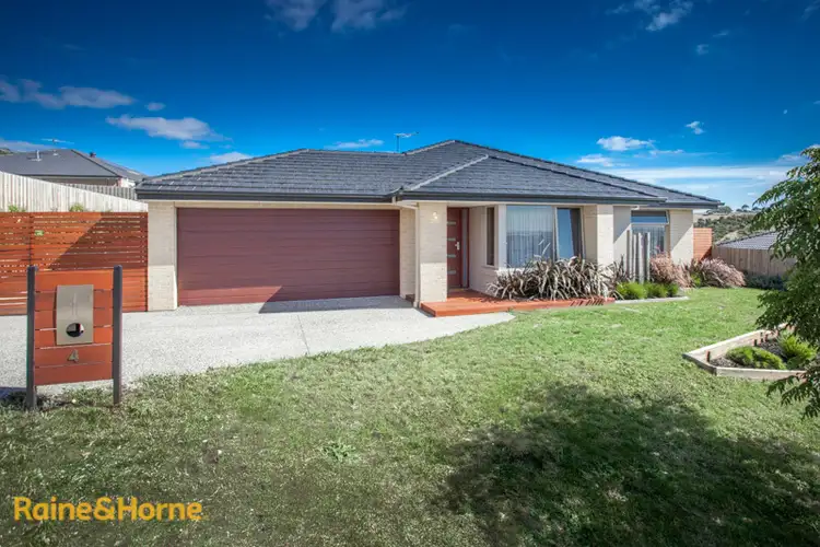 4 Broomfield Avenue, Sunbury VIC 3429