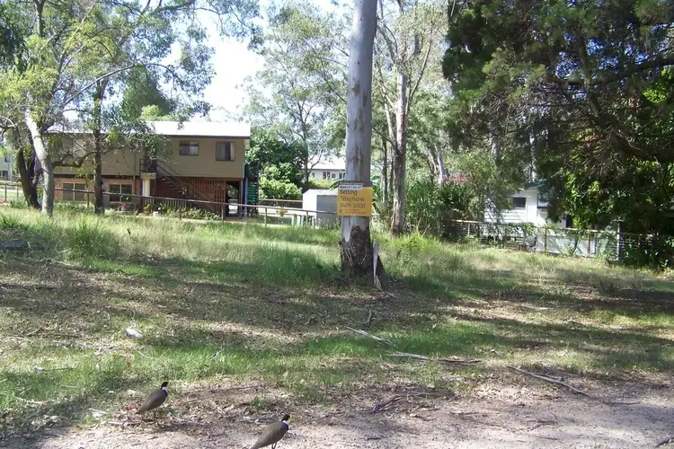 8 BOXWOOD AV, Lamb Island QLD 4184