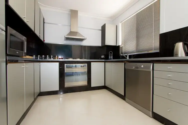 15 Houtman Street, Wonthella WA 6530