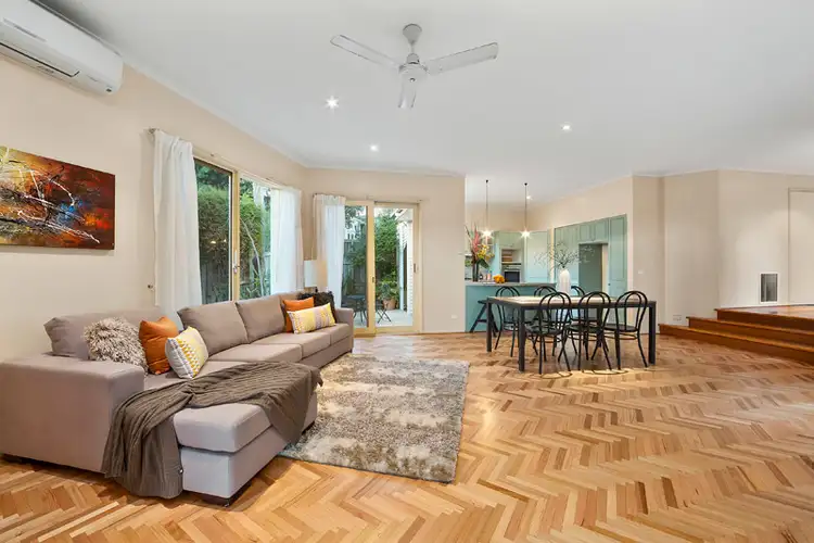 Third view of Homely house listing, 5 Castlereagh Court, Mount Waverley VIC 3149