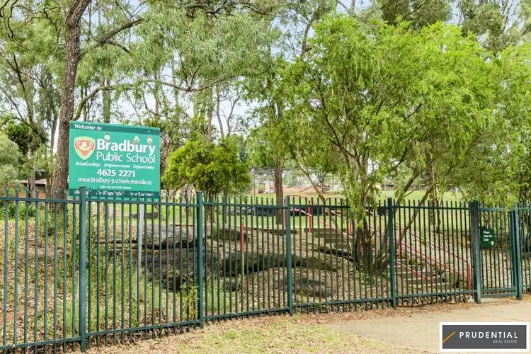Fourth view of Homely house listing, 3 Paraka Place, Bradbury NSW 2560
