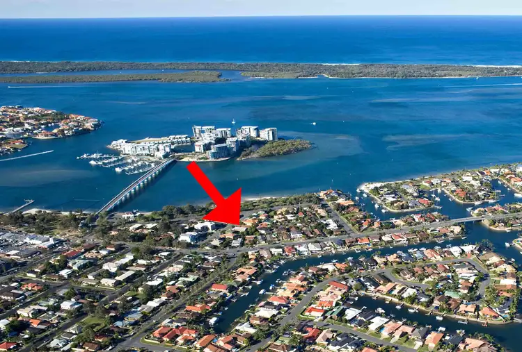 2/12 Errol Avenue, Paradise Point QLD 4216