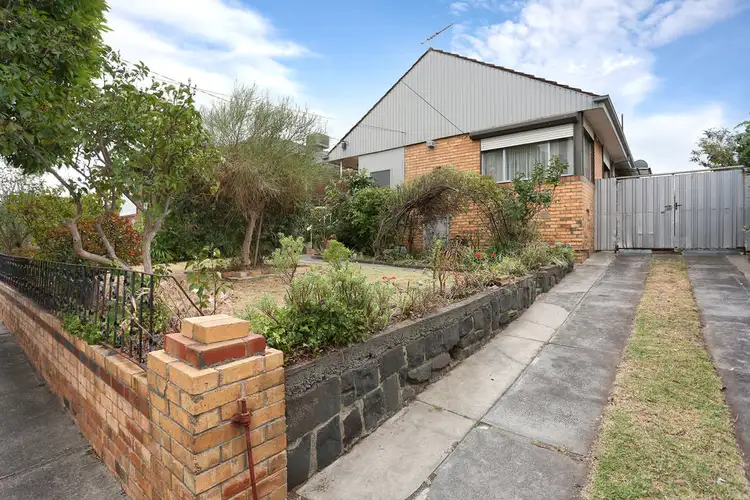 42 Summerhill Road, Reservoir VIC 3073