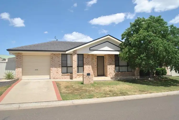 2 Burdekin Place, Tamworth NSW 2340