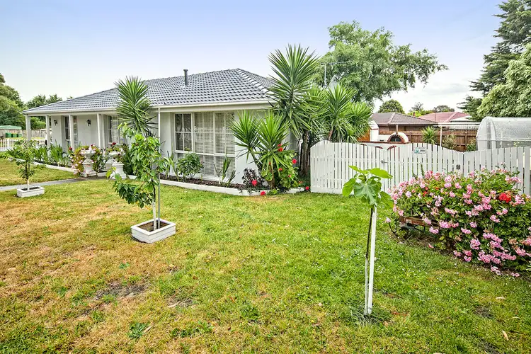 2 Smethurst Ave, Pakenham VIC 3810