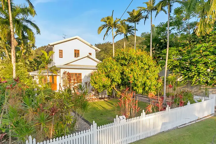 13 Passchendaele St, Stratford QLD 4870