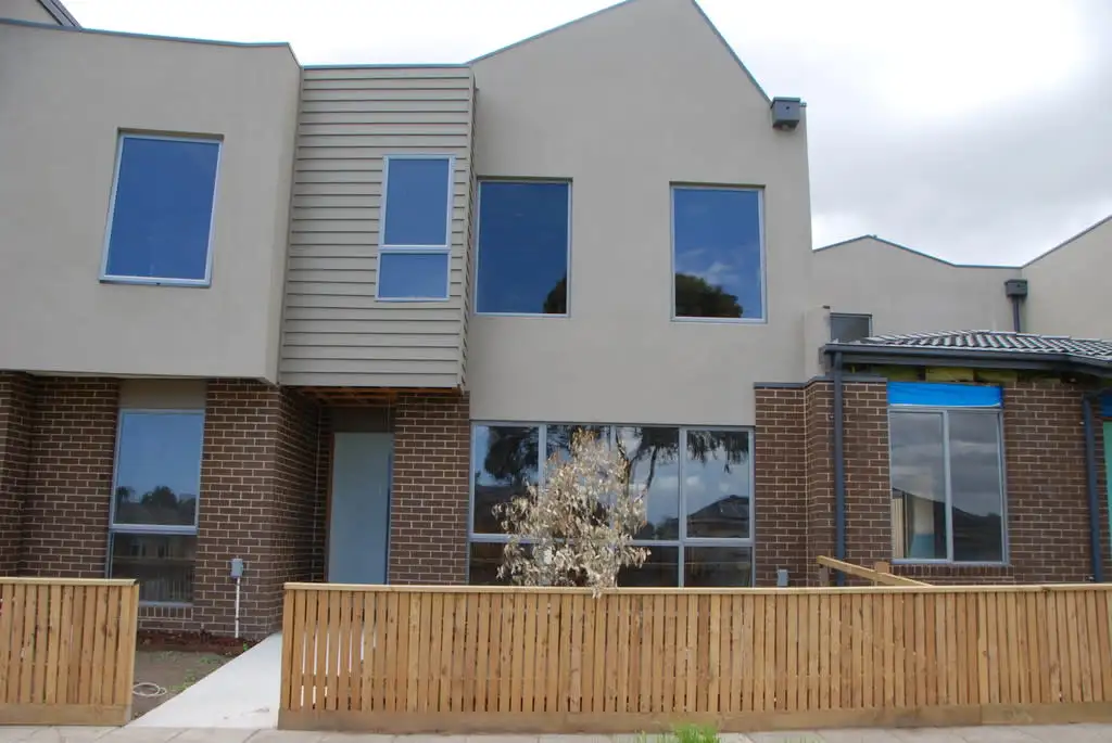 Main view of Homely townhouse listing, 68A Hutchinson Drive, Lynbrook VIC 3975