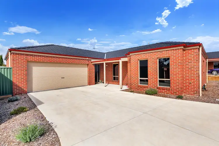 2/6 Sainsbury Court, Mount Clear VIC 3350