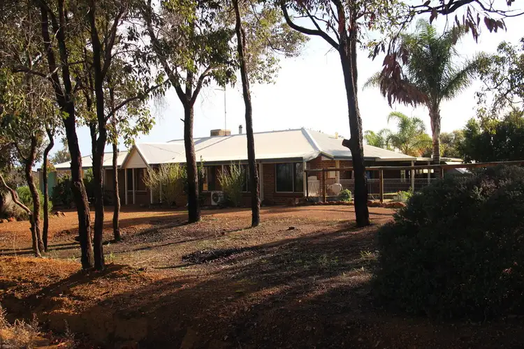 84 Elliott St, Waroona WA 6215