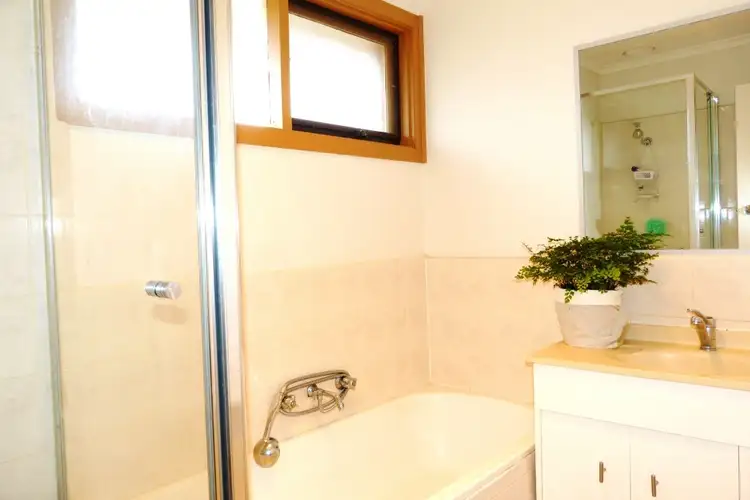 Fifth view of Homely unit listing, 2/8 KENDRA PLACE, Keysborough VIC 3173