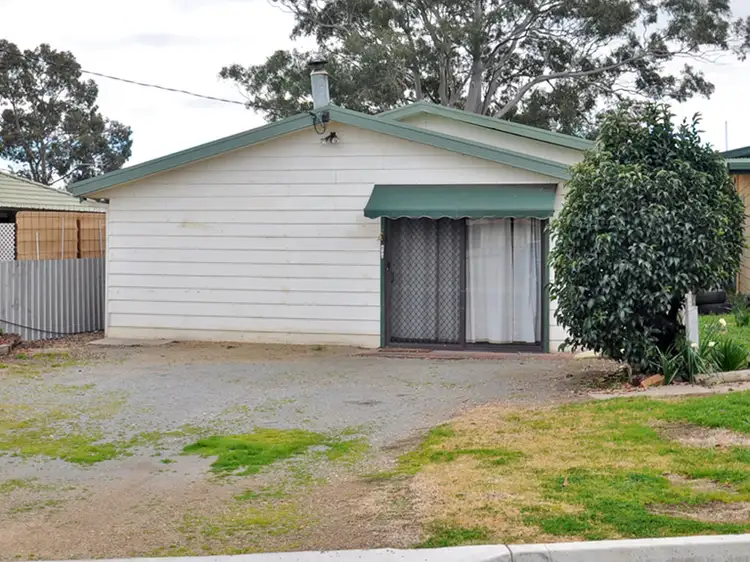 6 Lord Street, Junee NSW 2663