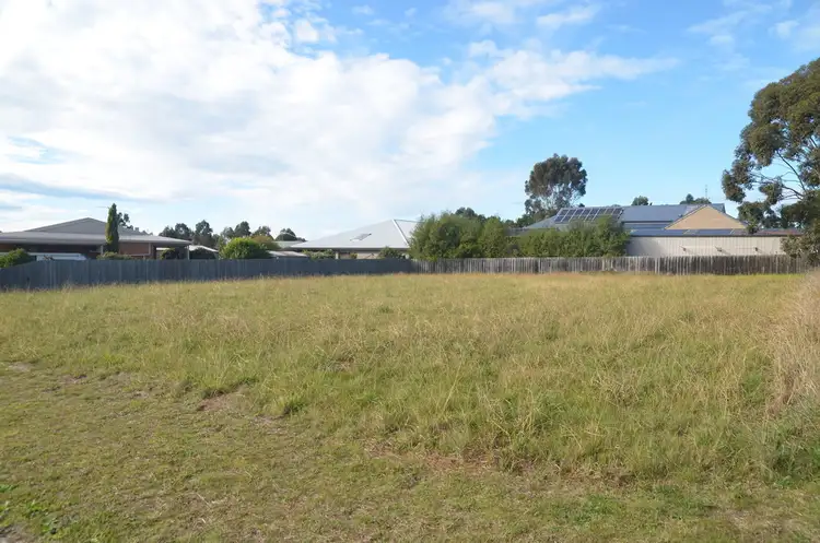 10 LANDFALL AVENUE, Newlands Arm VIC 3875
