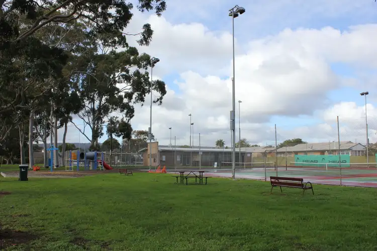 6A Ragless Avenue, Park Holme SA 5043