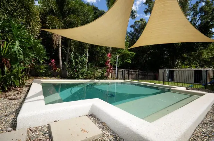 10 White Oak Ave, Mossman QLD 4873