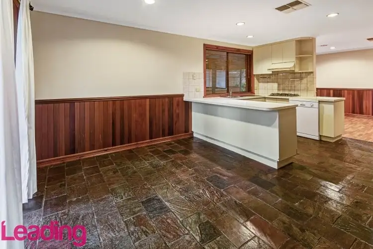 Fifth view of Homely house listing, 2 Lyons Court, Sunbury VIC 3429