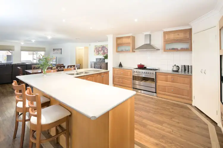 Second view of Homely house listing, 2 Pinot Court, Sunbury VIC 3429