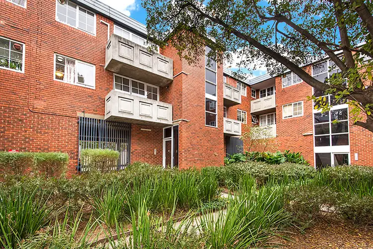 Main view of Homely apartment listing, 6/9 MILTON STREET, Ascot Vale VIC 3032