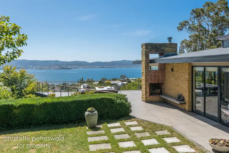 8 Cheverton Parade, Sandy Bay TAS 7005
