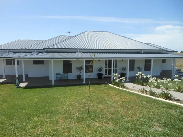 104 Burrows Road, Young NSW 2594