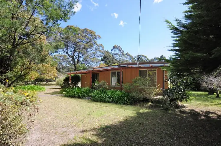 16 Knoll Parade, Woollamia NSW 2540