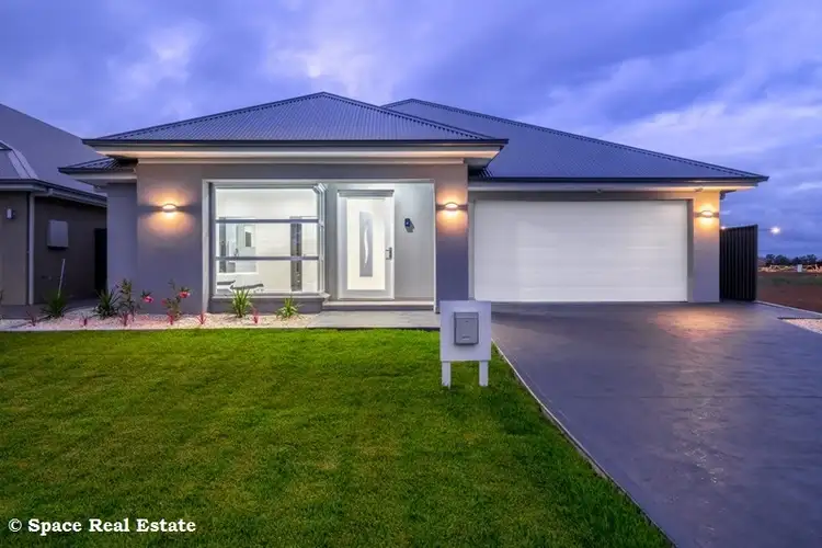 29 Phillips Avenue, Oran Park NSW 2570