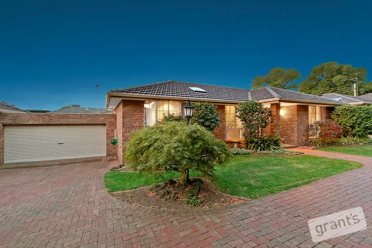 2/58 Gloucester Avenue, Berwick VIC 3806