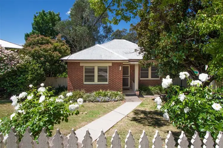 116 Capper Street, Tumut NSW 2720
