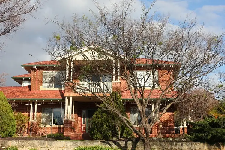 1 New Court Green, Mount Claremont WA 6010
