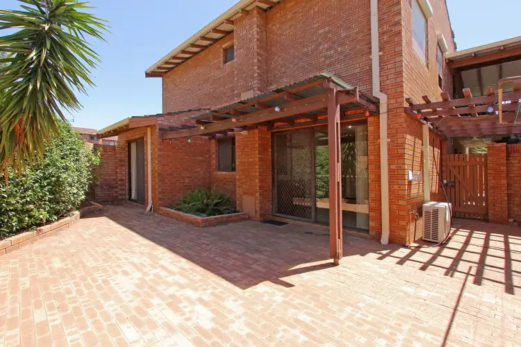 6 / 8 -10 Swan Road