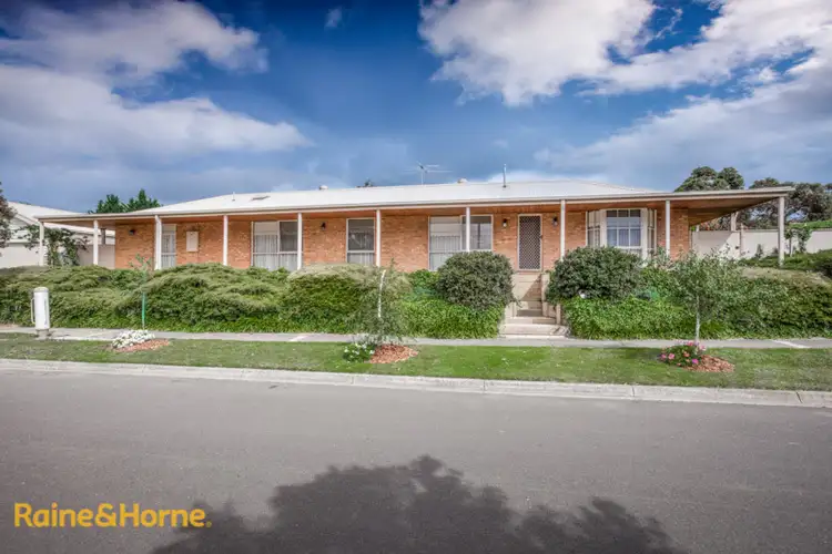 11 Fullbrook Dve, Sunbury VIC 3429