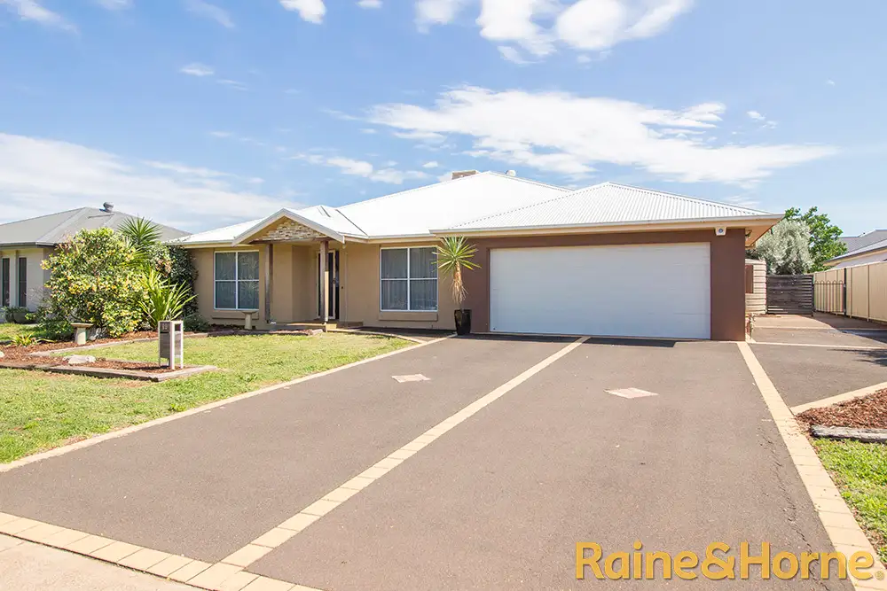Main view of Homely house listing, 19 Keswick Parkway, Dubbo NSW 2830