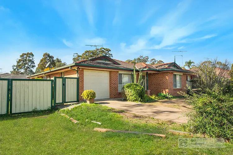 11 Bird Place, St Helens Park NSW 2560