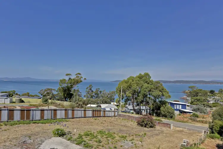 7 Broom Street, Primrose Sands TAS 7173