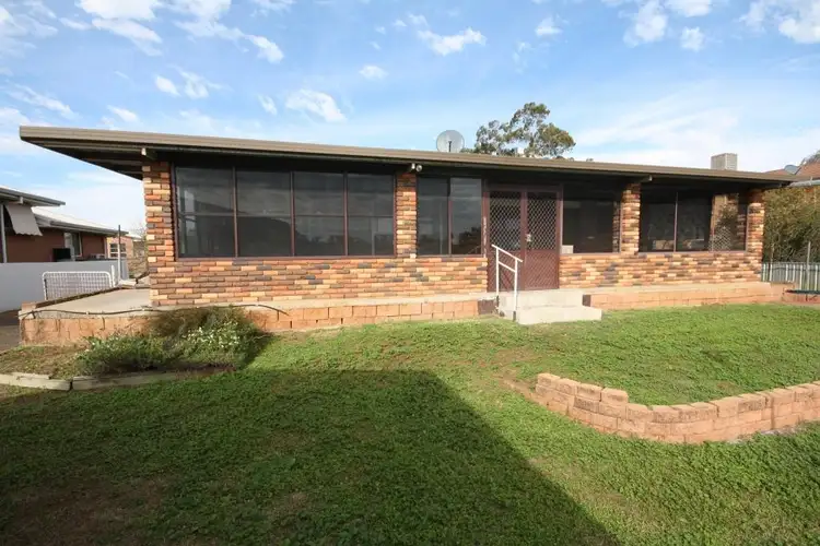 11 Hillam Avenue, Narrabri NSW 2390