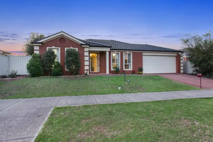 19 Claretown Avenue, Caroline Springs VIC 3023