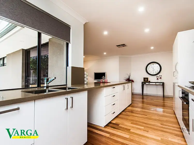Seventh view of Homely house listing, 2 Arreton Close, Willetton WA 6155