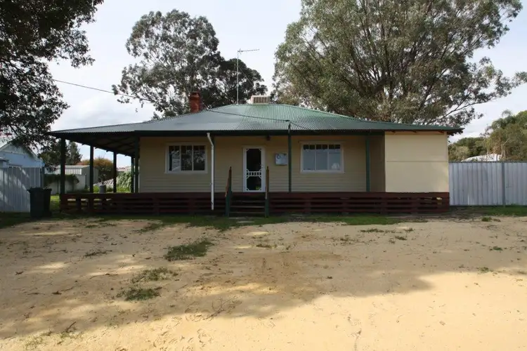 42 Fouracre Street, Waroona WA 6215