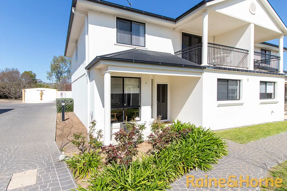 Main view of Homely townhouse listing, 5/15 Boundary Road, Dubbo NSW 2830