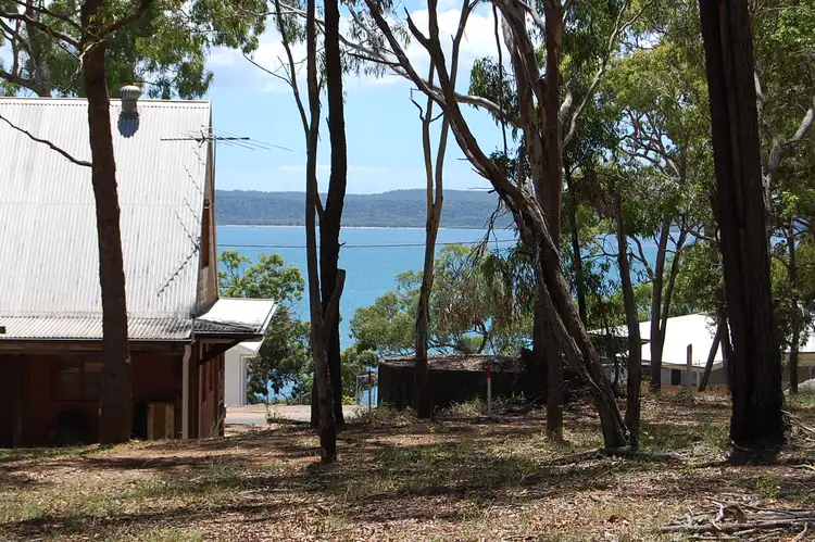 11 RAY STREET, Macleay Island QLD 4184