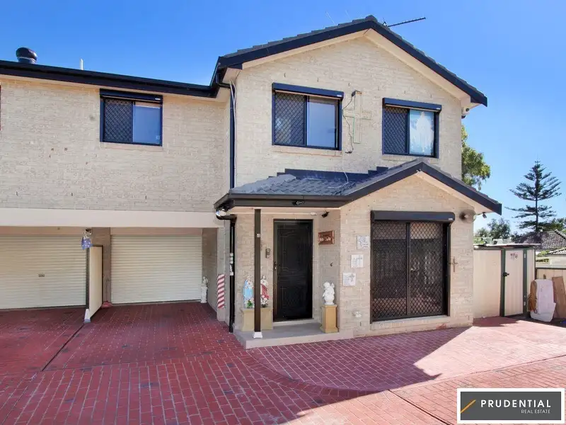 Main view of Homely house listing, 4/5 Macdonald Avenue, Lurnea NSW 2170