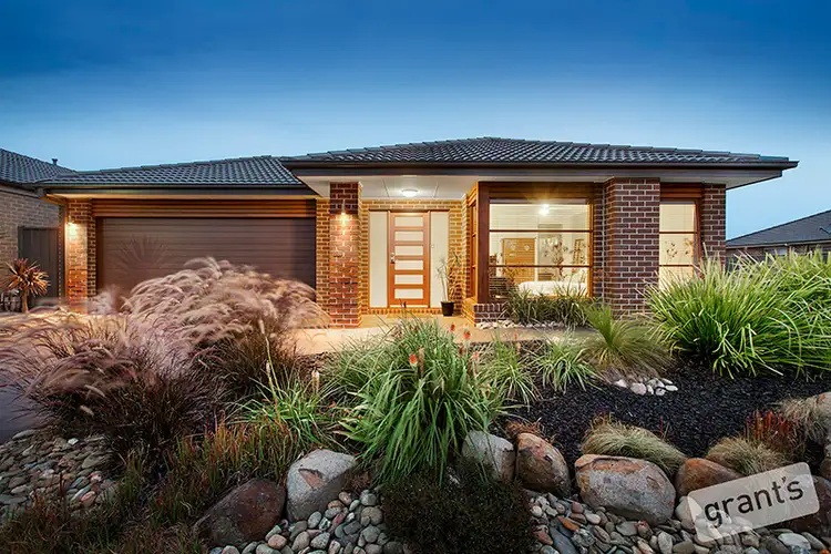 16 Cerbera Bend, Cranbourne North VIC 3977