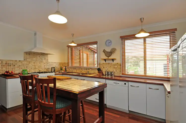 621 Frenchman Bay Road, Little Grove WA 6330