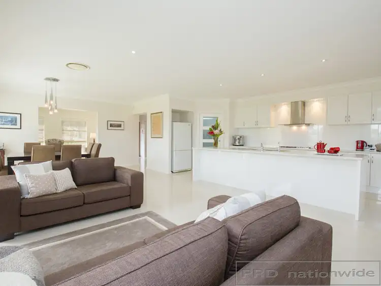 Sixth view of Homely house listing, 10 Cascade Close, Louth Park NSW 2320